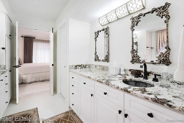 1859 Haverhill Drive, Rochester Hills, MI 48306