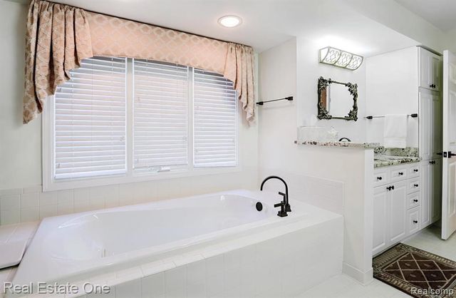 1859 Haverhill Drive, Rochester Hills, MI 48306