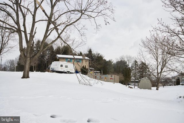 128 CIRCLE DR, Harrisburg, PA 17112