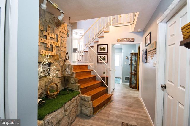 128 CIRCLE DR, Harrisburg, PA 17112