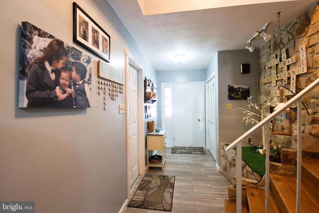 128 CIRCLE DR, Harrisburg, PA 17112