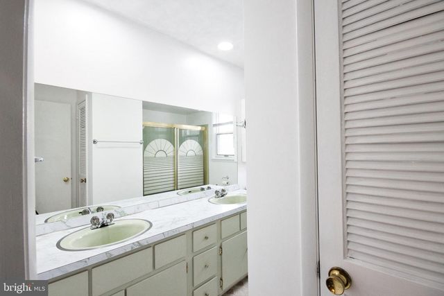 128 CIRCLE DR, Harrisburg, PA 17112