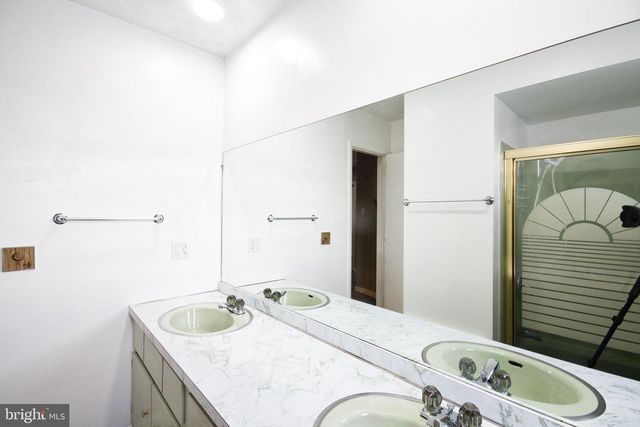 128 CIRCLE DR, Harrisburg, PA 17112