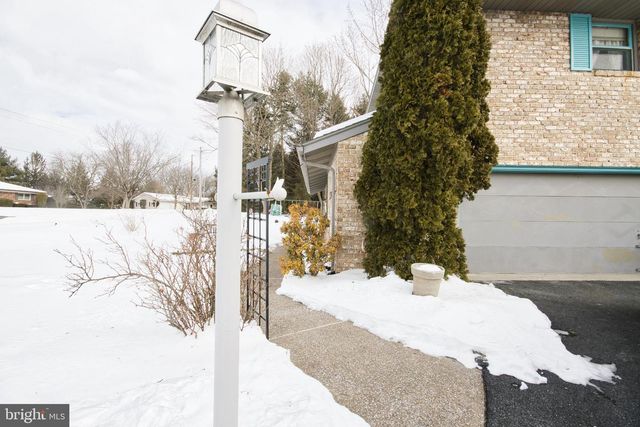 128 CIRCLE DR, Harrisburg, PA 17112