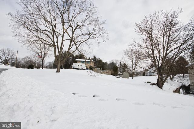 128 CIRCLE DR, Harrisburg, PA 17112