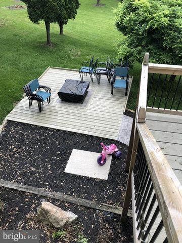 128 CIRCLE DR, Harrisburg, PA 17112