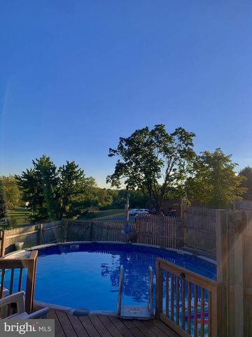 128 CIRCLE DR, Harrisburg, PA 17112