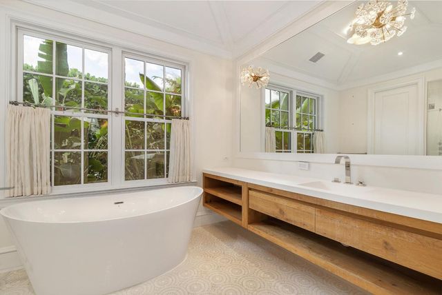 216 Sandpiper Drive, Palm Beach, FL 33480