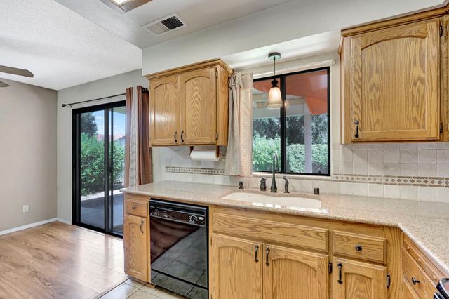 689 N Stanford Avenue, Clovis, CA 93611