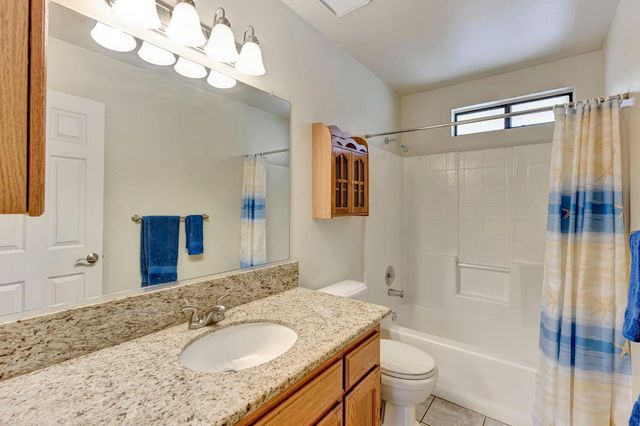 689 N Stanford Avenue, Clovis, CA 93611