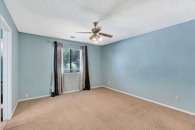 689 N Stanford Avenue, Clovis, CA 93611