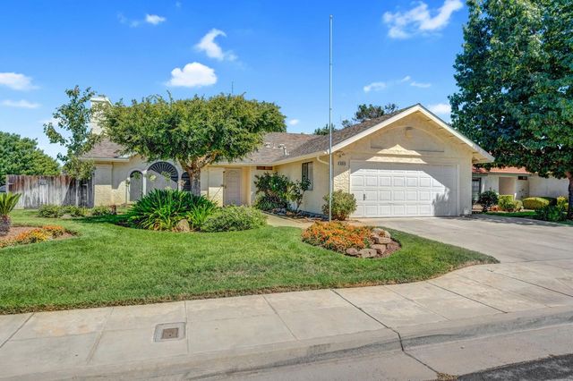 689 N Stanford Avenue, Clovis, CA 93611