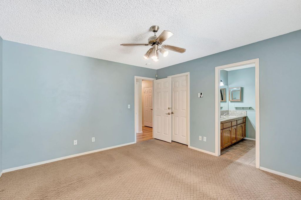 Image 21 of property listing at 689 N Stanford Avenue, Clovis, CA 93611