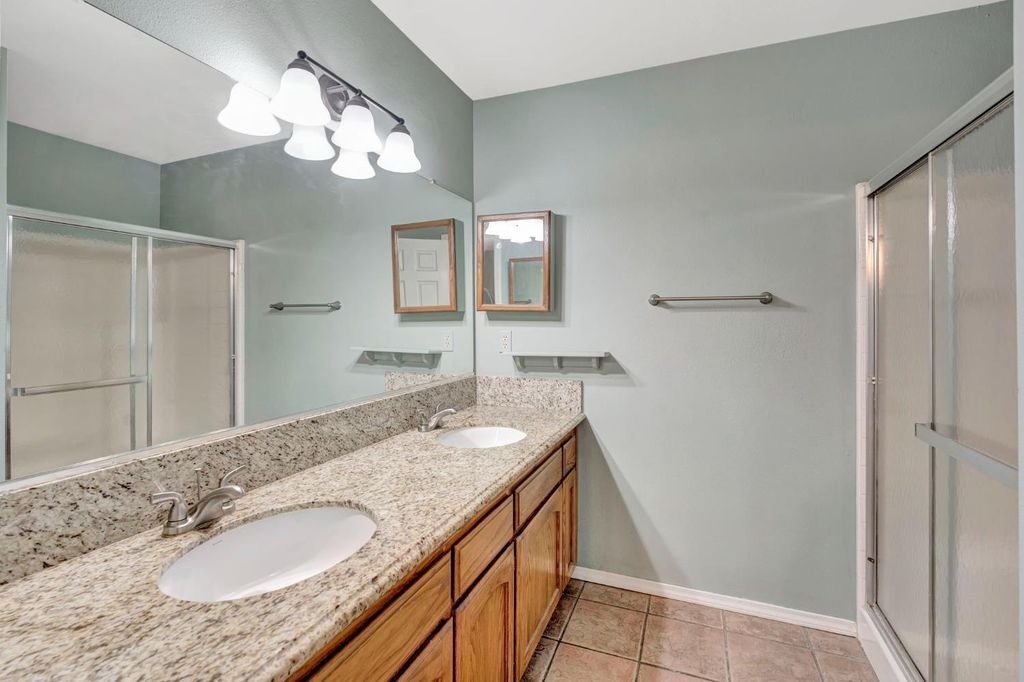 Image 23 of property listing at 689 N Stanford Avenue, Clovis, CA 93611