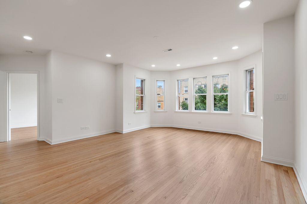 6304 N Claremont Avenue 2, Chicago, IL 60659 — photo 2