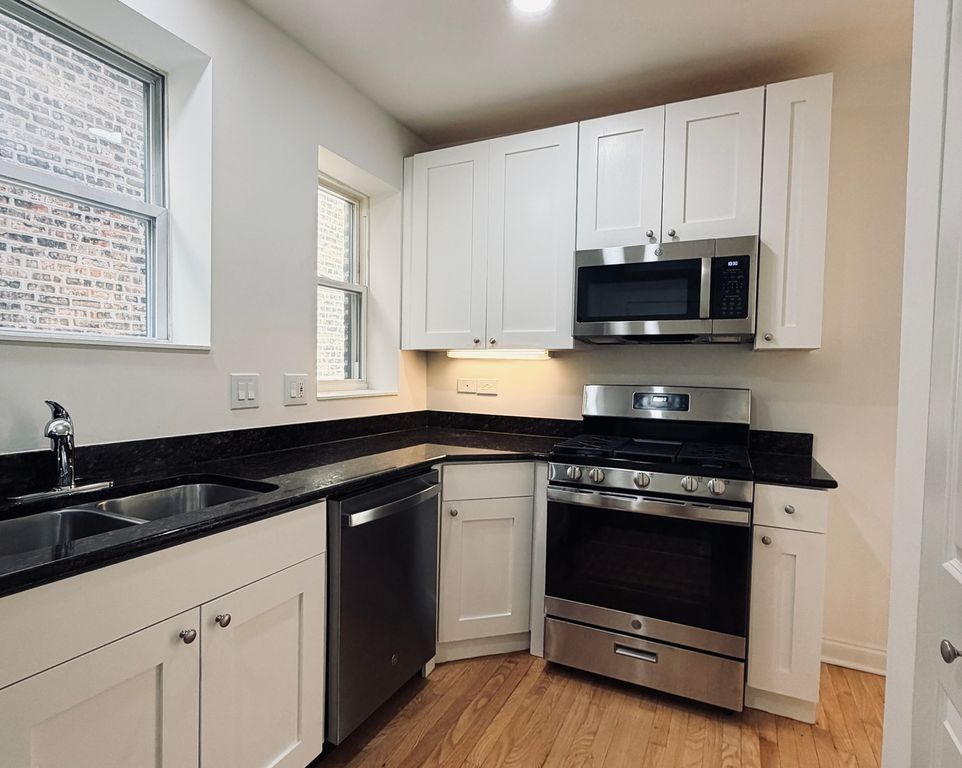 6304 N Claremont Avenue 2, Chicago, IL 60659 — photo 5