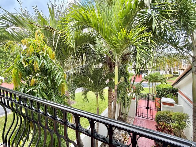 6411 Via Rosa, Boca Raton, FL 33433