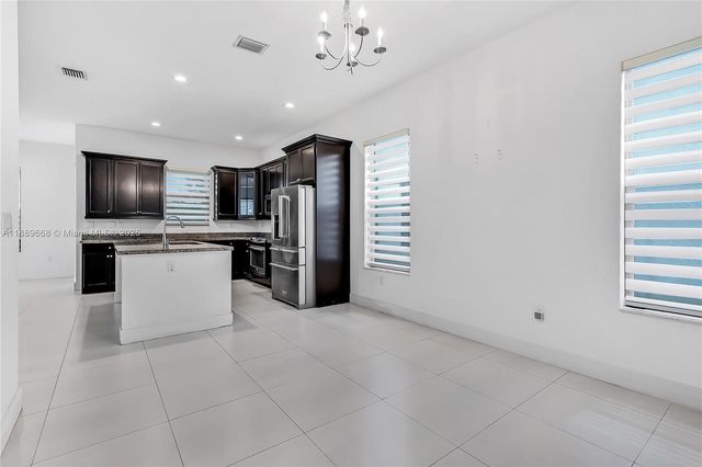9881 W 34th Ave, Hialeah, FL 33018
