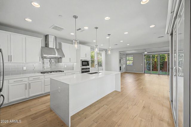 1941 S WALLRADE Lane, Gilbert, AZ 85295