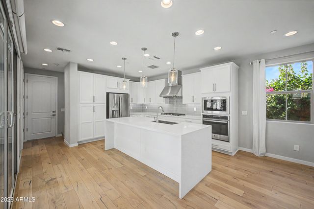 1941 S WALLRADE Lane, Gilbert, AZ 85295