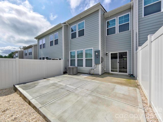 915 Emma Kate Court, Lake Wylie, SC 29710