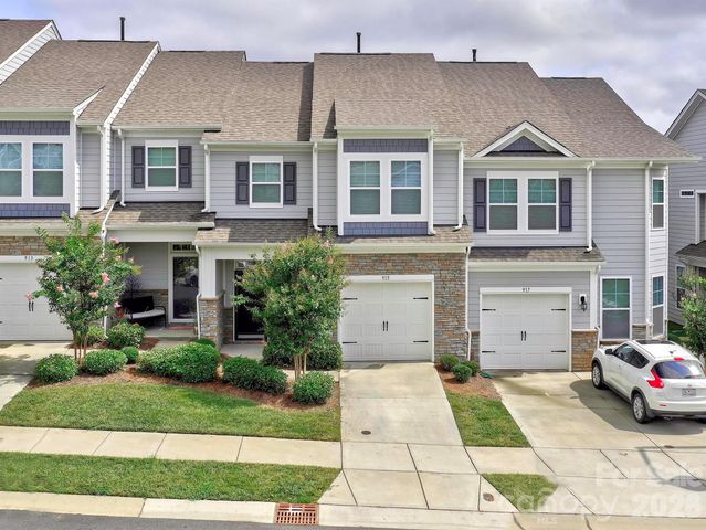 915 Emma Kate Court, Lake Wylie, SC 29710