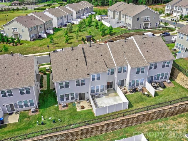915 Emma Kate Court, Lake Wylie, SC 29710