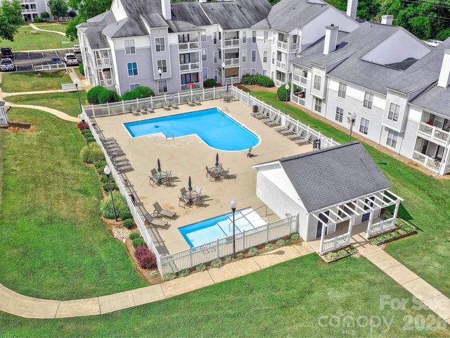 915 Emma Kate Court, Lake Wylie, SC 29710