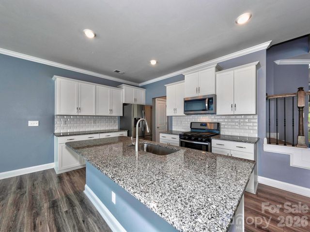 915 Emma Kate Court, Lake Wylie, SC 29710