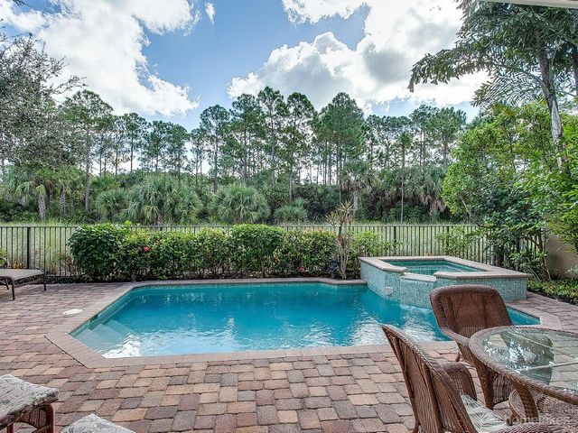 116 Bianca Drive, Palm Beach Gardens, FL 33418