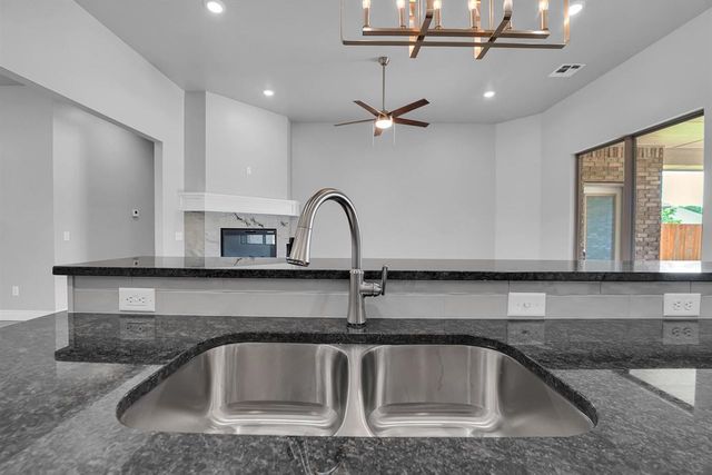 1609 NW 37th St, Lawton, OK 73505