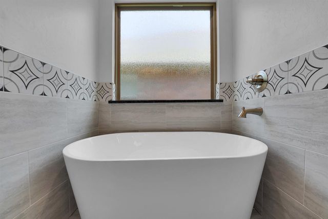 1609 NW 37th St, Lawton, OK 73505