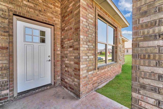 1609 NW 37th St, Lawton, OK 73505