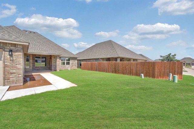 1609 NW 37th St, Lawton, OK 73505