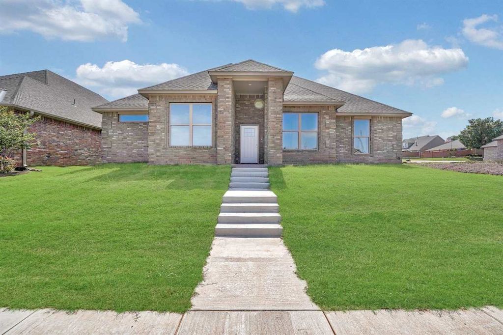 1609 NW 37th St, Lawton, OK 73505