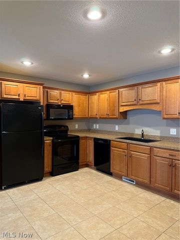 15 Town Square Boulevard, Columbiana, OH 44408