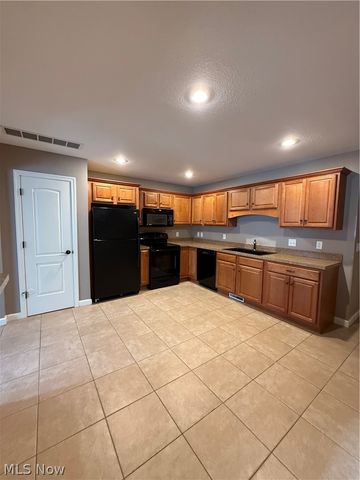 15 Town Square Boulevard, Columbiana, OH 44408