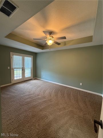 15 Town Square Boulevard, Columbiana, OH 44408