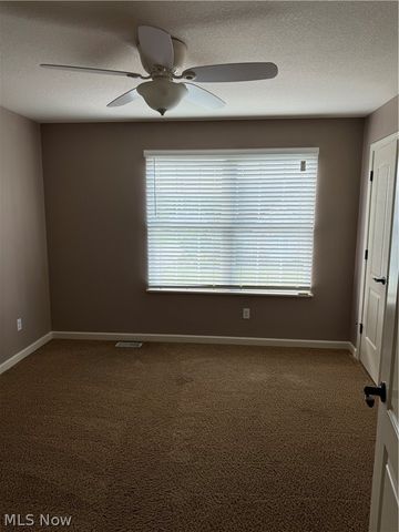15 Town Square Boulevard, Columbiana, OH 44408