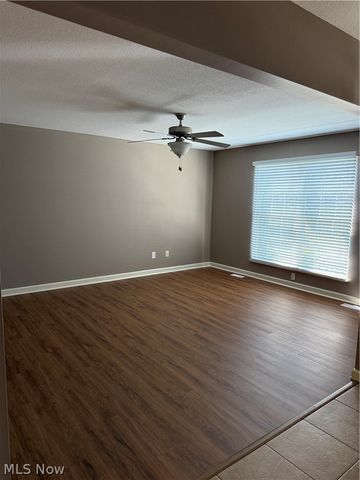 15 Town Square Boulevard, Columbiana, OH 44408