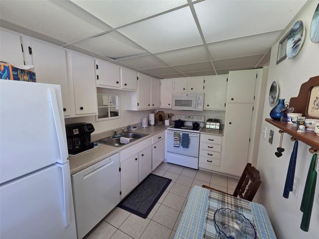 2054 SUNSET POINT ROAD 38, Clearwater, FL 33765