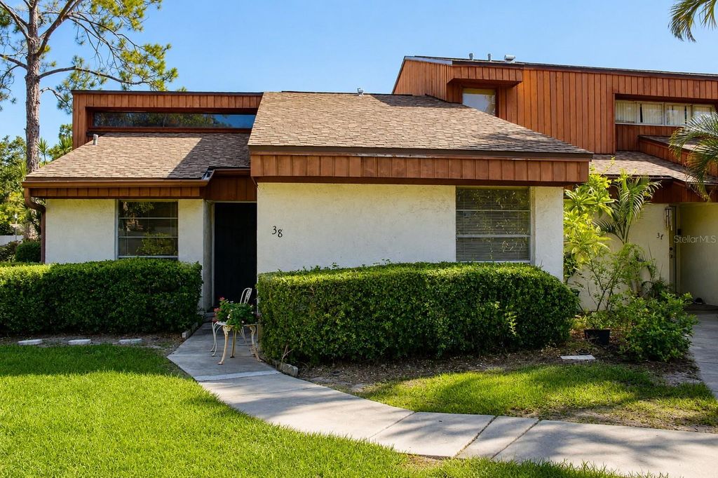 2054 SUNSET POINT ROAD 38, Clearwater, FL 33765