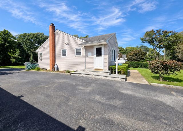 80 Carroll Avenue, Ronkonkoma, NY 11779