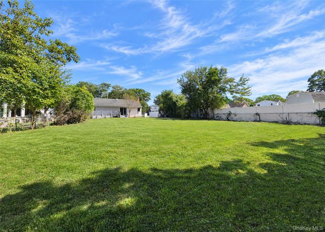 80 Carroll Avenue, Ronkonkoma, NY 11779