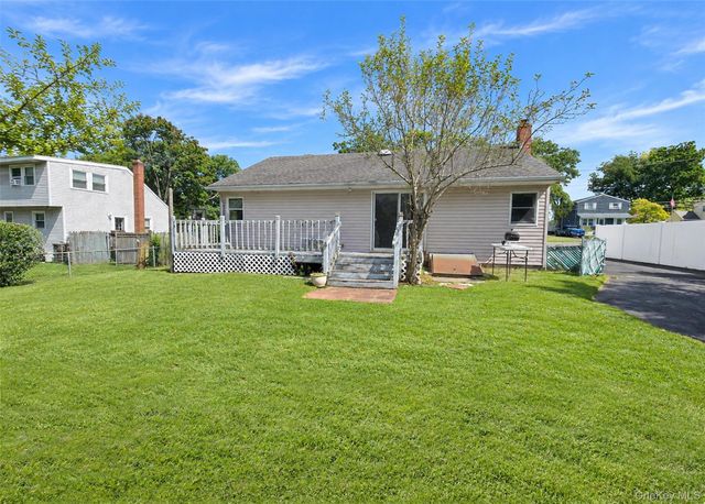 80 Carroll Avenue, Ronkonkoma, NY 11779