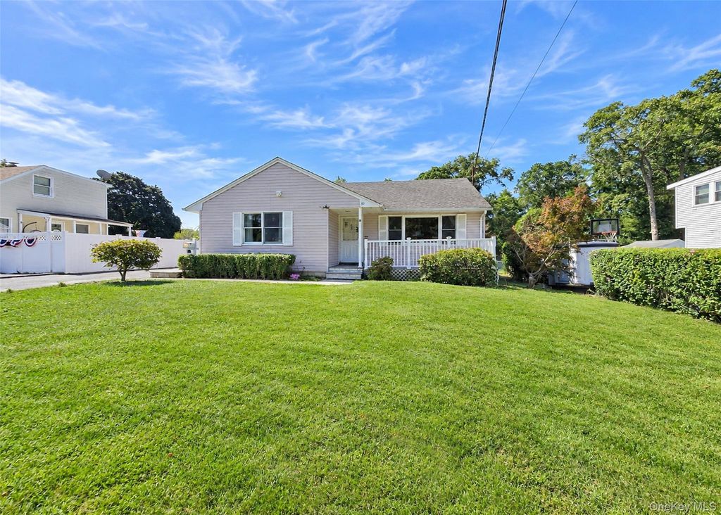 80 Carroll Avenue, Ronkonkoma, NY 11779