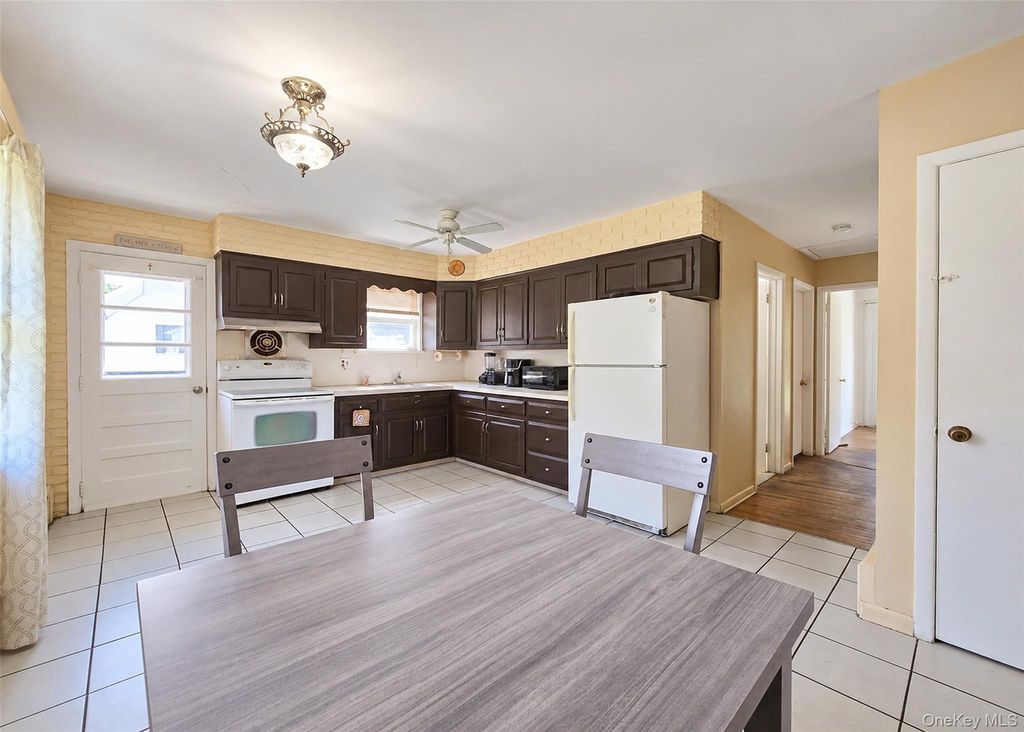 80 Carroll Avenue, Ronkonkoma, NY 11779 — photo 4