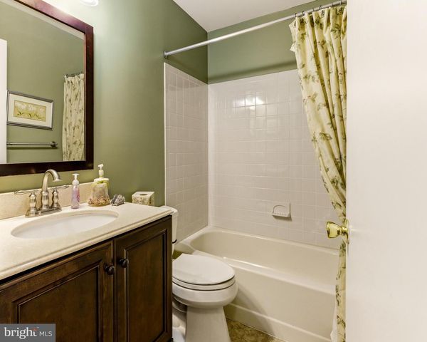 1014-A SCOTSWOOD CT, Mount Laurel, NJ 08054