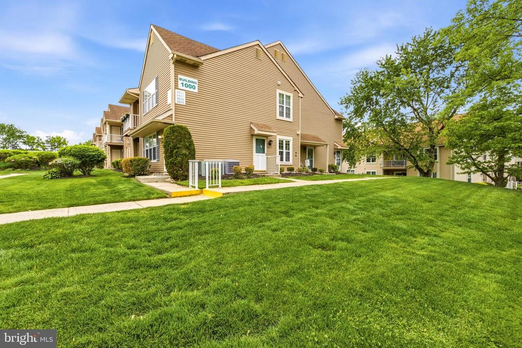 1014-A SCOTSWOOD CT, Mount Laurel, NJ 08054