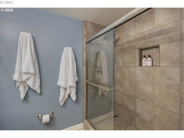 533 Ne HOLLADAY St 409, Portland, OR 97232